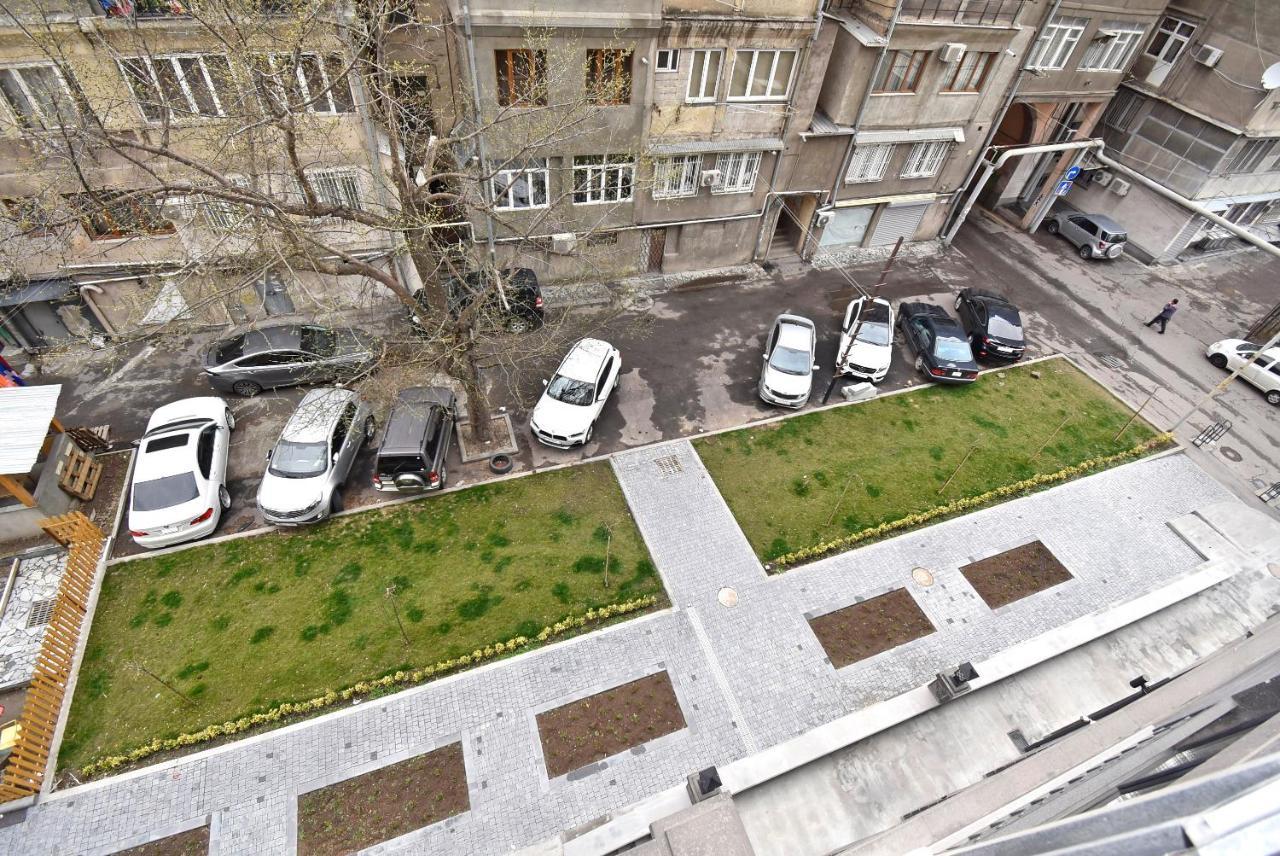 Home4You Apartments On Koghbatsi Ереван Екстериор снимка