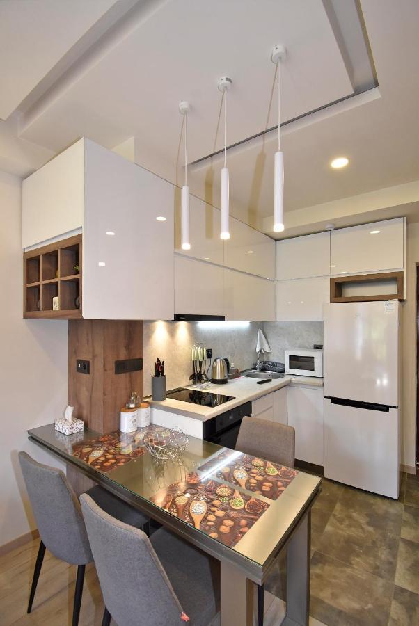 Home4You Apartments On Koghbatsi Ереван Екстериор снимка