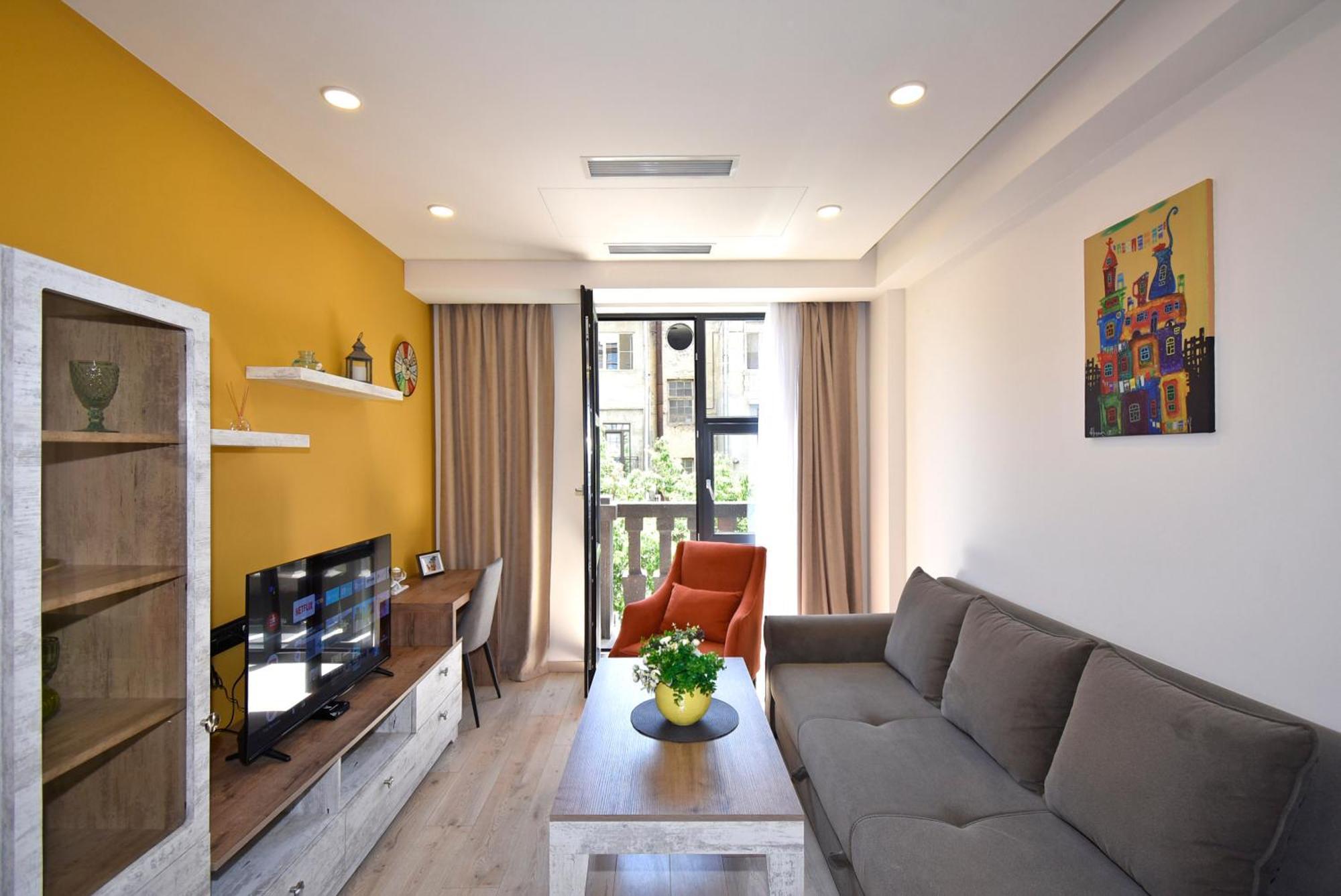 Home4You Apartments On Koghbatsi Ереван Екстериор снимка