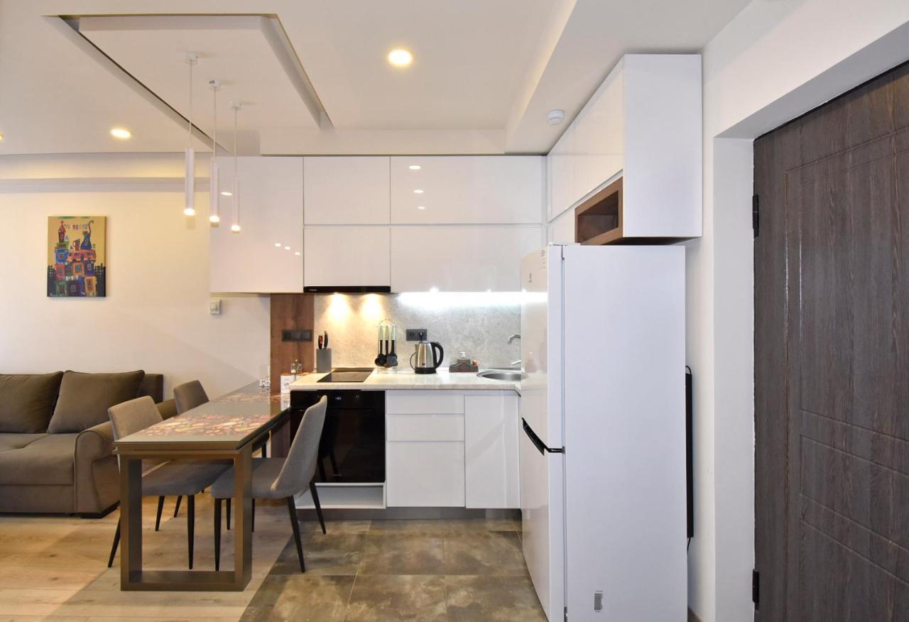 Home4You Apartments On Koghbatsi Ереван Екстериор снимка